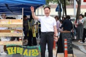 ‘못난이 농산물’판매장 홍보 나선 김재욱 칠곡군수